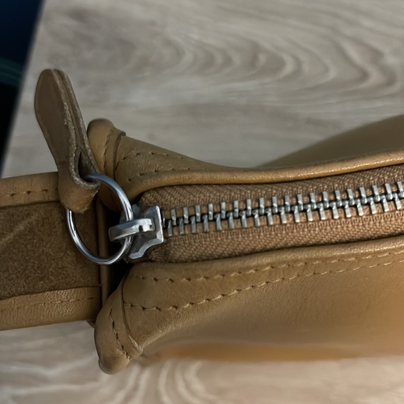 Coach Vintage Camel Legacy Shoulder Bag - Picture 11 of 12